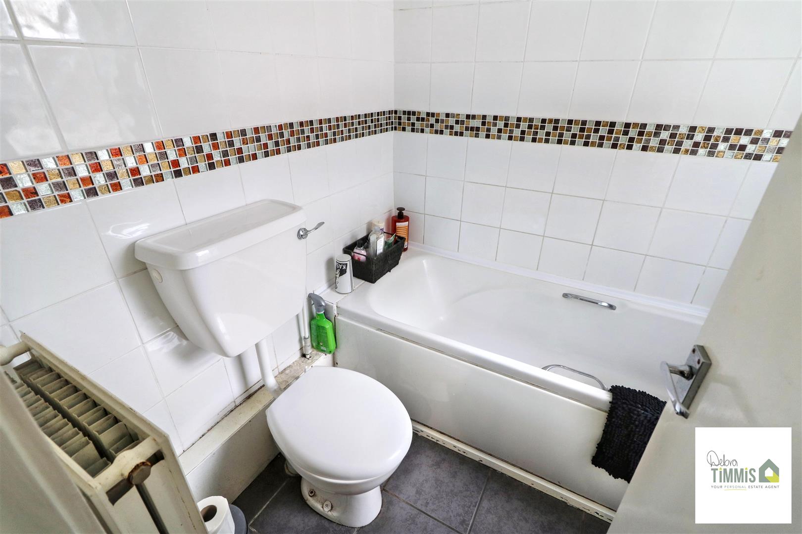 2 bed property in Wade Street, Stoke-On-Trent